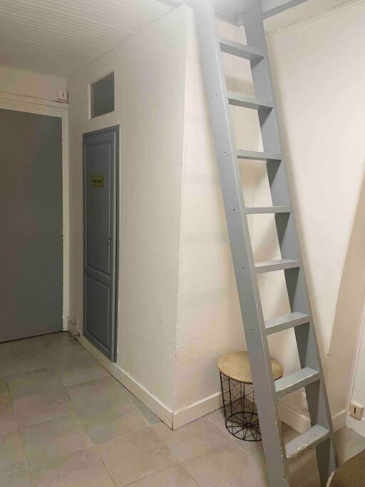 Appartement Cosy Centre Ville Melun Exterior photo